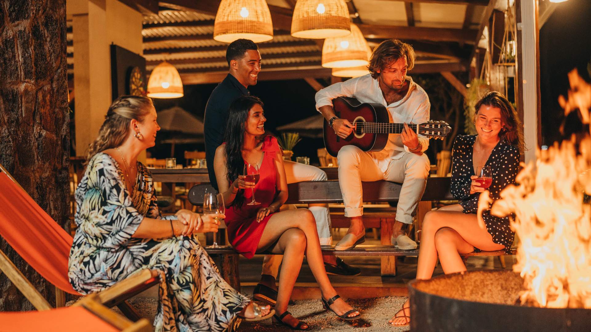 Réunion de famille à Kaz’alala à l’île Maurice, moment de partage dans un cadre naturel et chaleureux