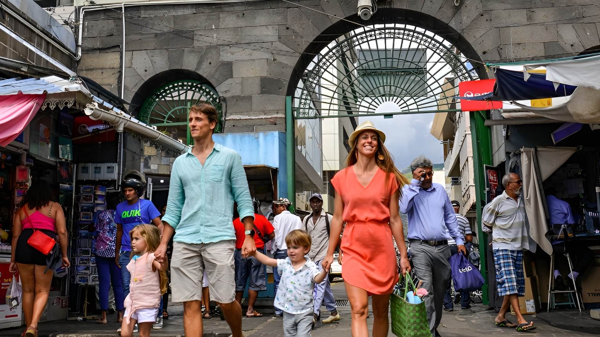 Walk in the Mauritian market of Port Louis