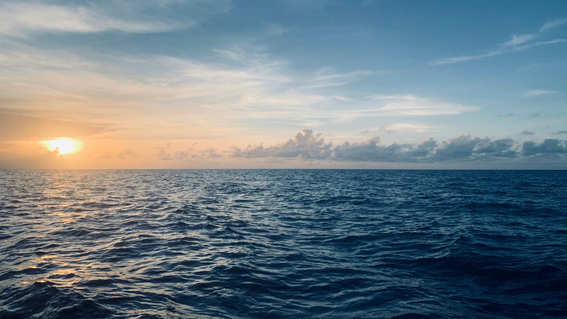 The vast and breathtaking ocean horizons of Mauritius Island, where turquoise waters meet the endless sky