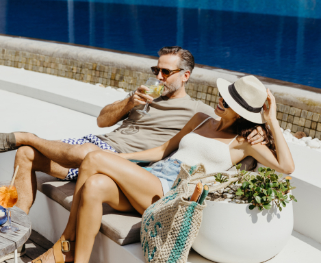 Friendly and relaxed atmosphere at C Beach Club in Bel Ombre, with laughter and seaside vibes